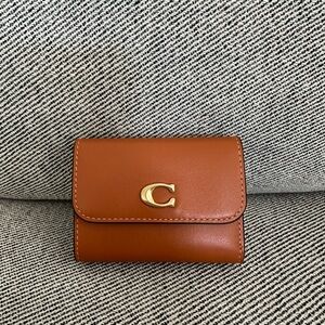 COACH Tri-fold wallet with Essential card holder CZ111